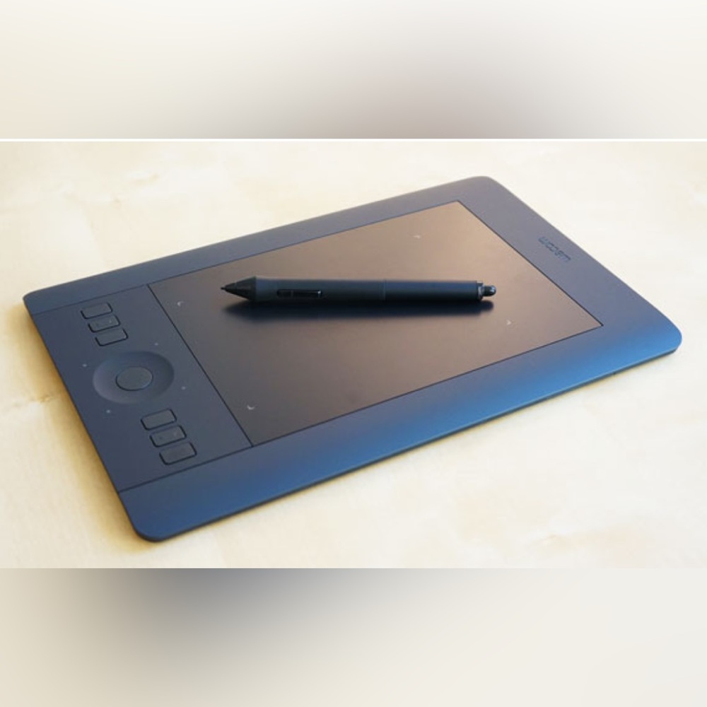 Wacom Intuos Pro Digital Graphic Tablet for Mac or PC, Small (PTH451